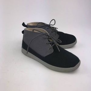 Ugg boys k canoe size 2